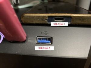 USB Type-AとType-Cの比較（メス）
